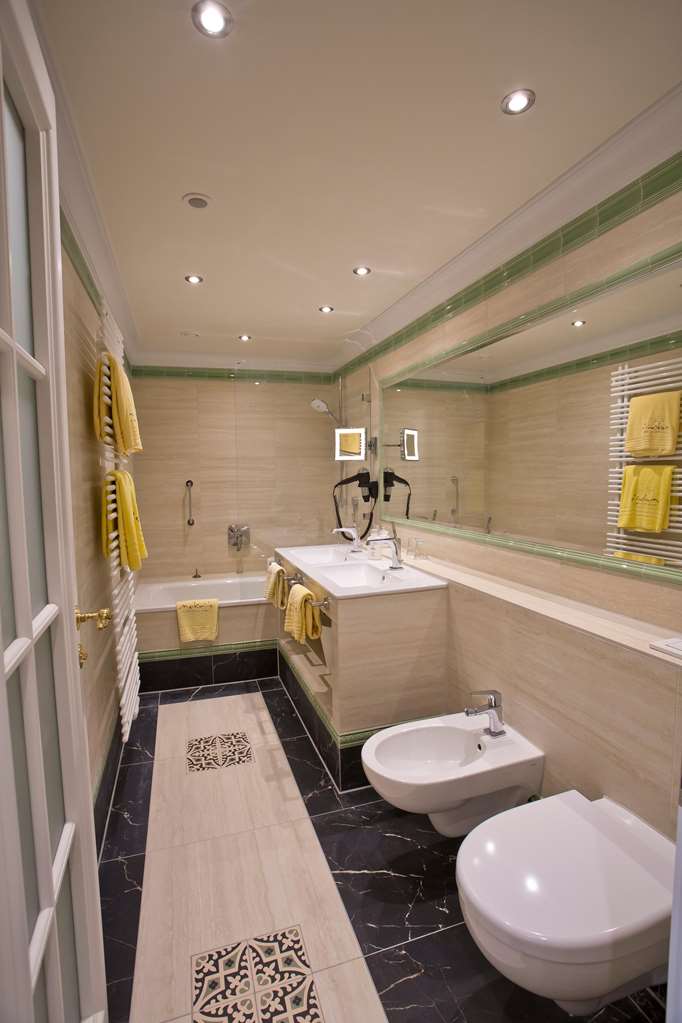 Moknis Palais Hotel SPA-guestroom-Guest Room,Bathroom,On-Site.jpg