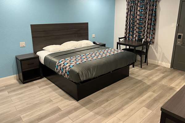  - Rodeway Inn Palestine