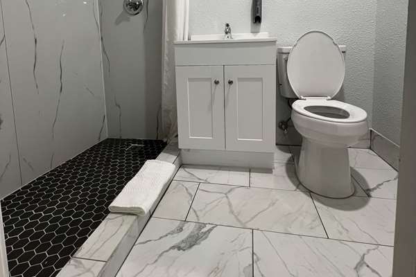  - Rodeway Inn Palestine