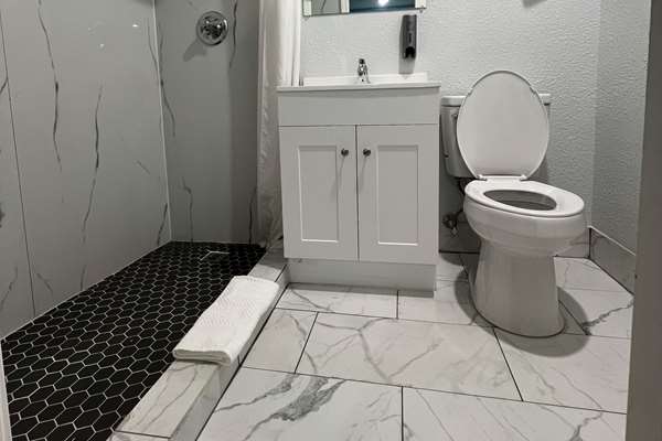  - Rodeway Inn Palestine