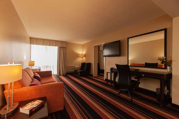 Suite - Clarion Hotel & Conference Center New Orleans Airport Kenner