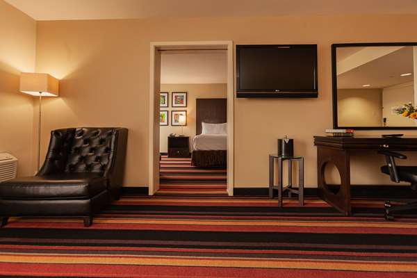 Suite - Clarion Hotel & Conference Center New Orleans Airport Kenner