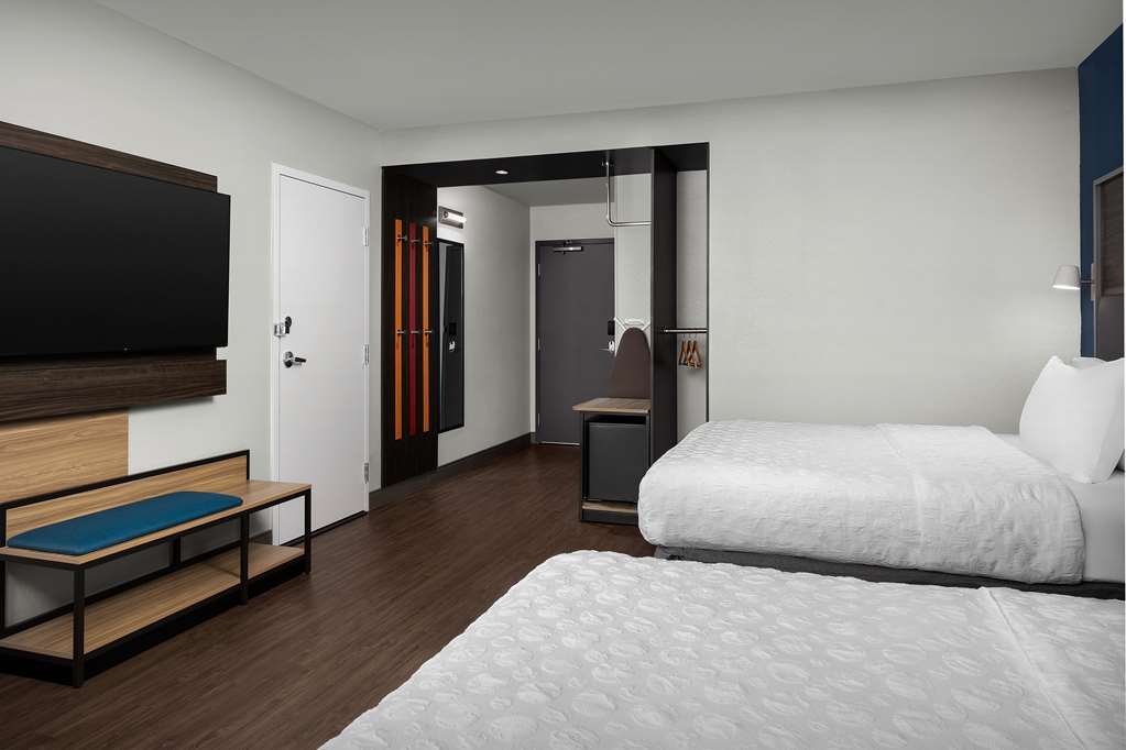 TRU COLUMBUS EAST BROAD-guestroom-Guest Room,On-Site.jpg