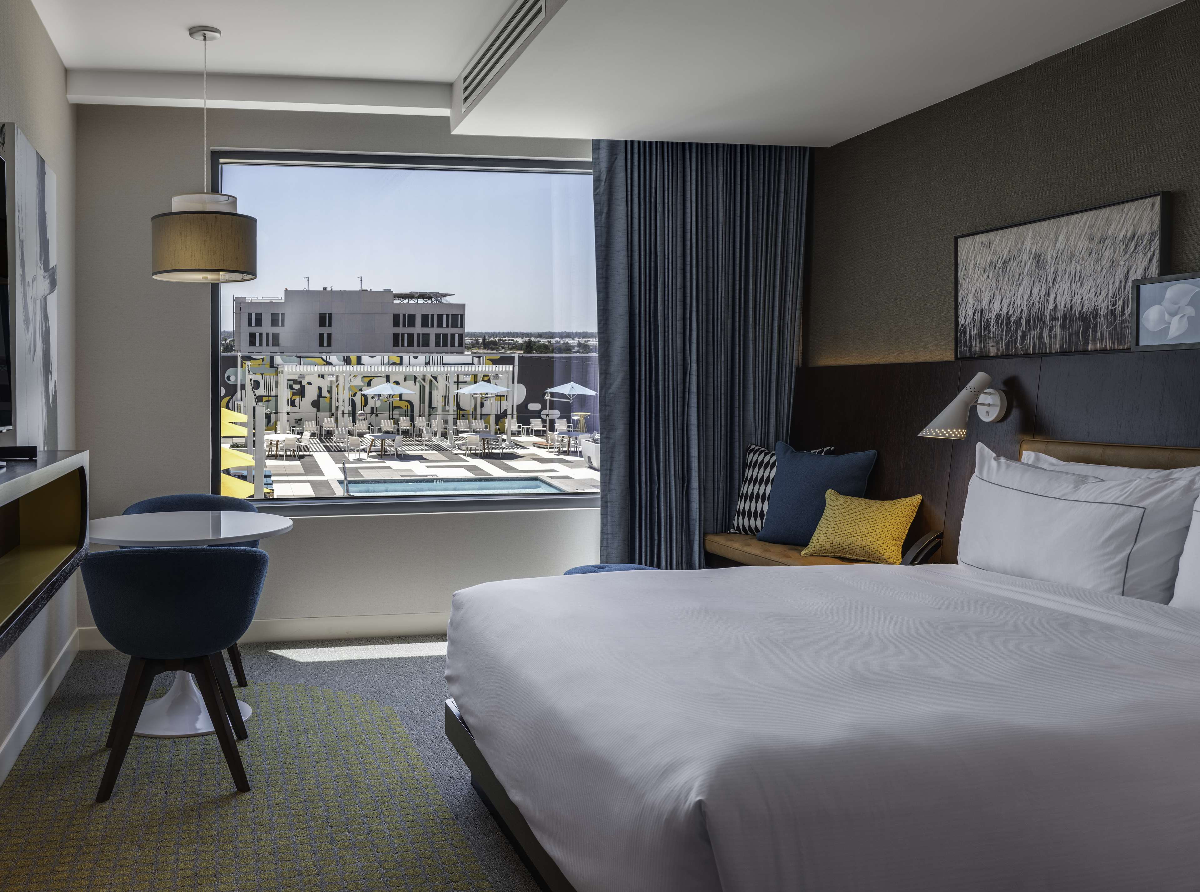 Hilton Buena Park Room Type - 1K MB ACC RI SHWR POOL VW