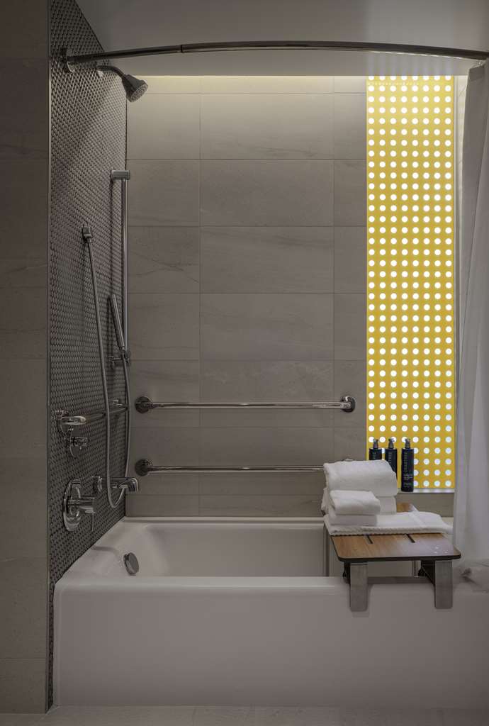 HILTON BUENA PARK ANAHEIM-guestroom-Guest Room,Bathroom,On-Site.jpg