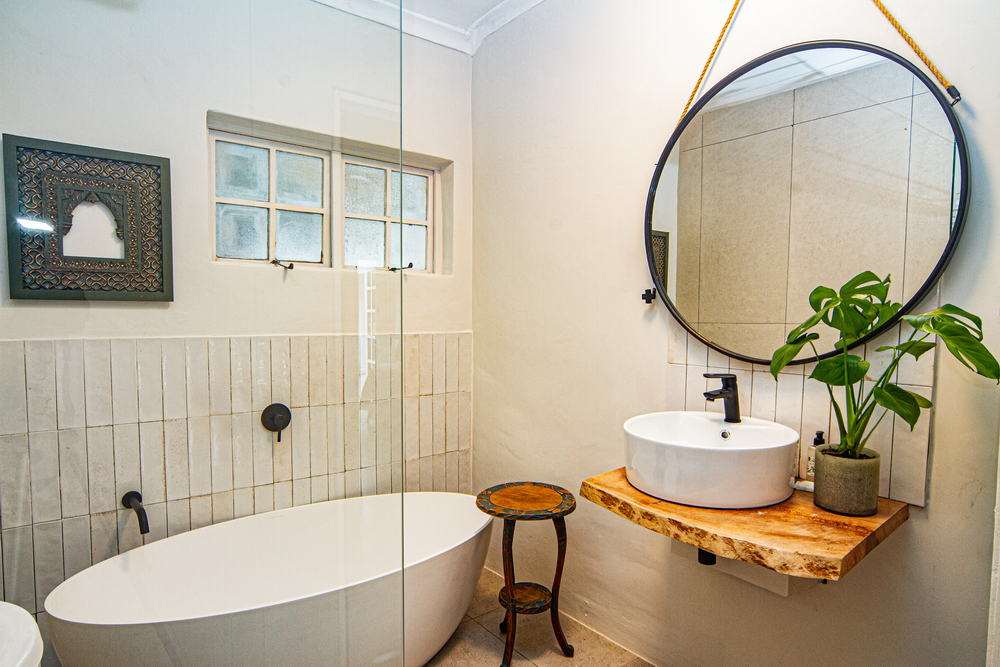 SHELBOURNE LODGE-guestroom-Guest Room,Bathroom,On-Site.jpg