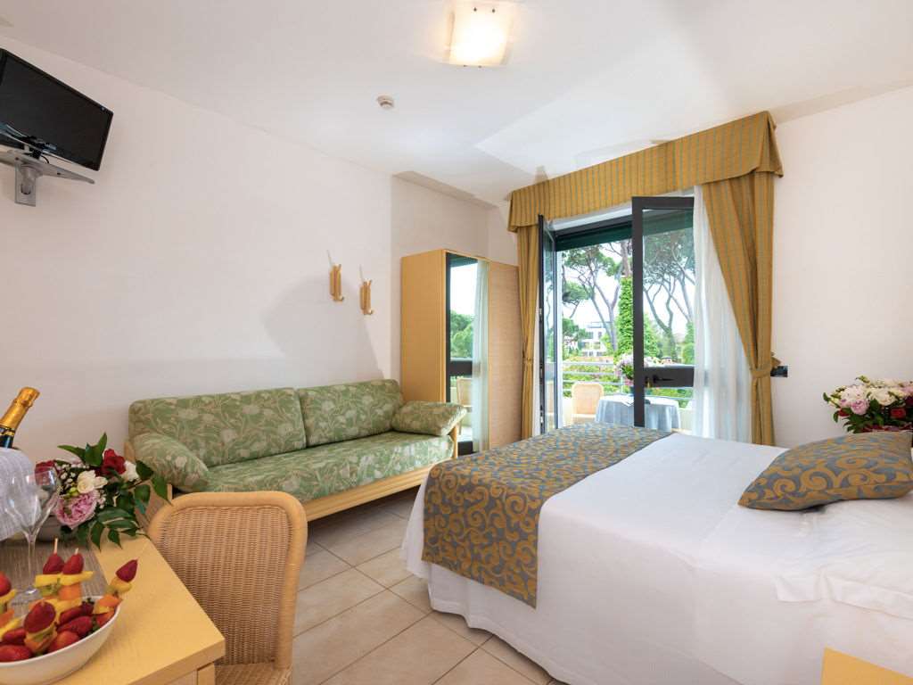 HOTEL ACAPULCO-guestroom-Guest Room,On-Site.jpg