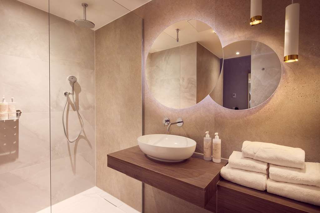 VAN DER VALK HOTEL GORINCHEM-guestroom-Guest Room,Bathroom,On-Site.jpg