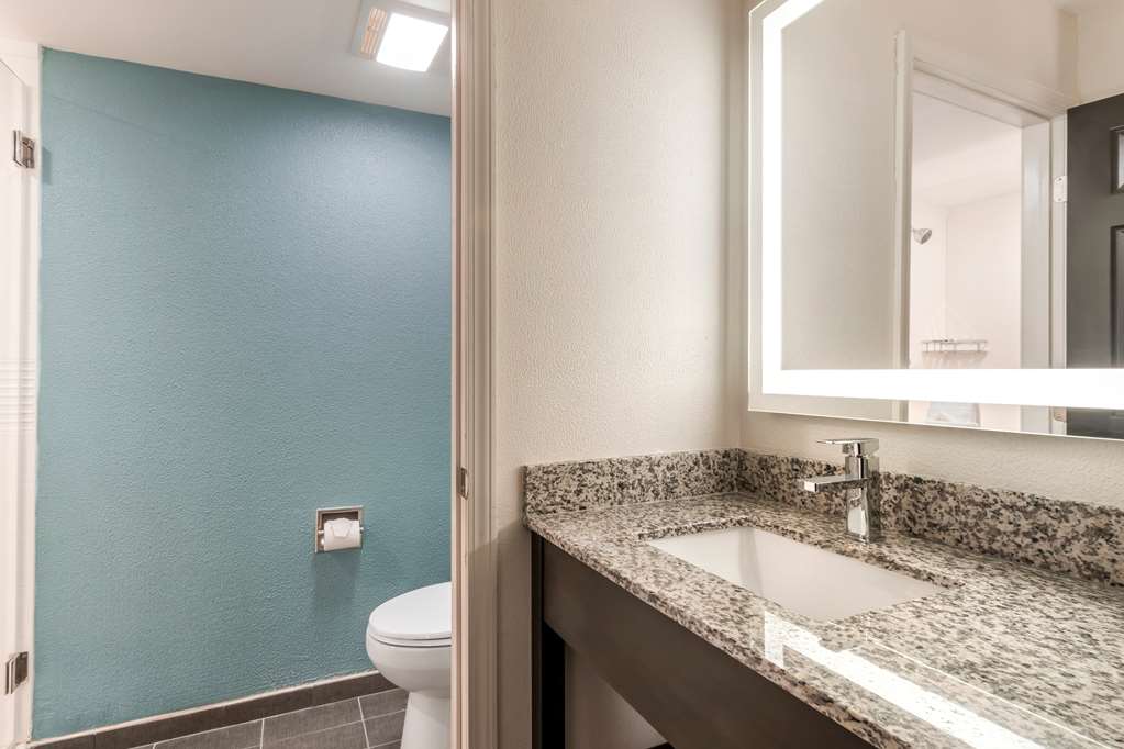 SLEEP INN OLATHE - KANSAS CITY-guestroom-Guest Room,Bathroom,On-Site.jpg