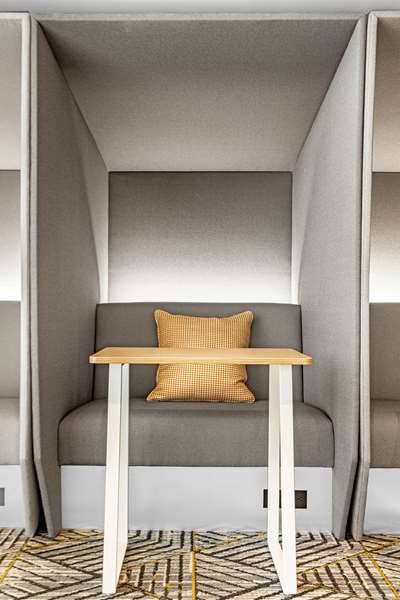 On-Site,Business/Events,Meeting Room,Property Amenity