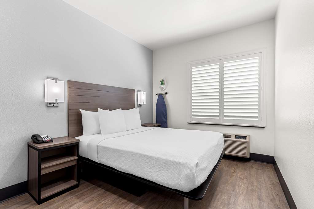 SureStay by Best Western Livingston Merced County-guestroom-Guest Room,On-Site.jpg
