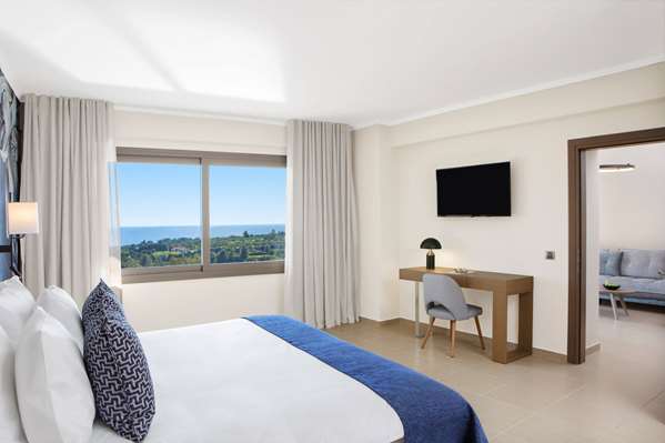 Deluxe Family Room