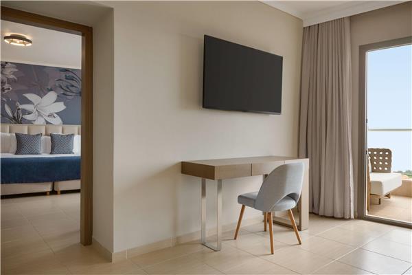 Deluxe Family Room