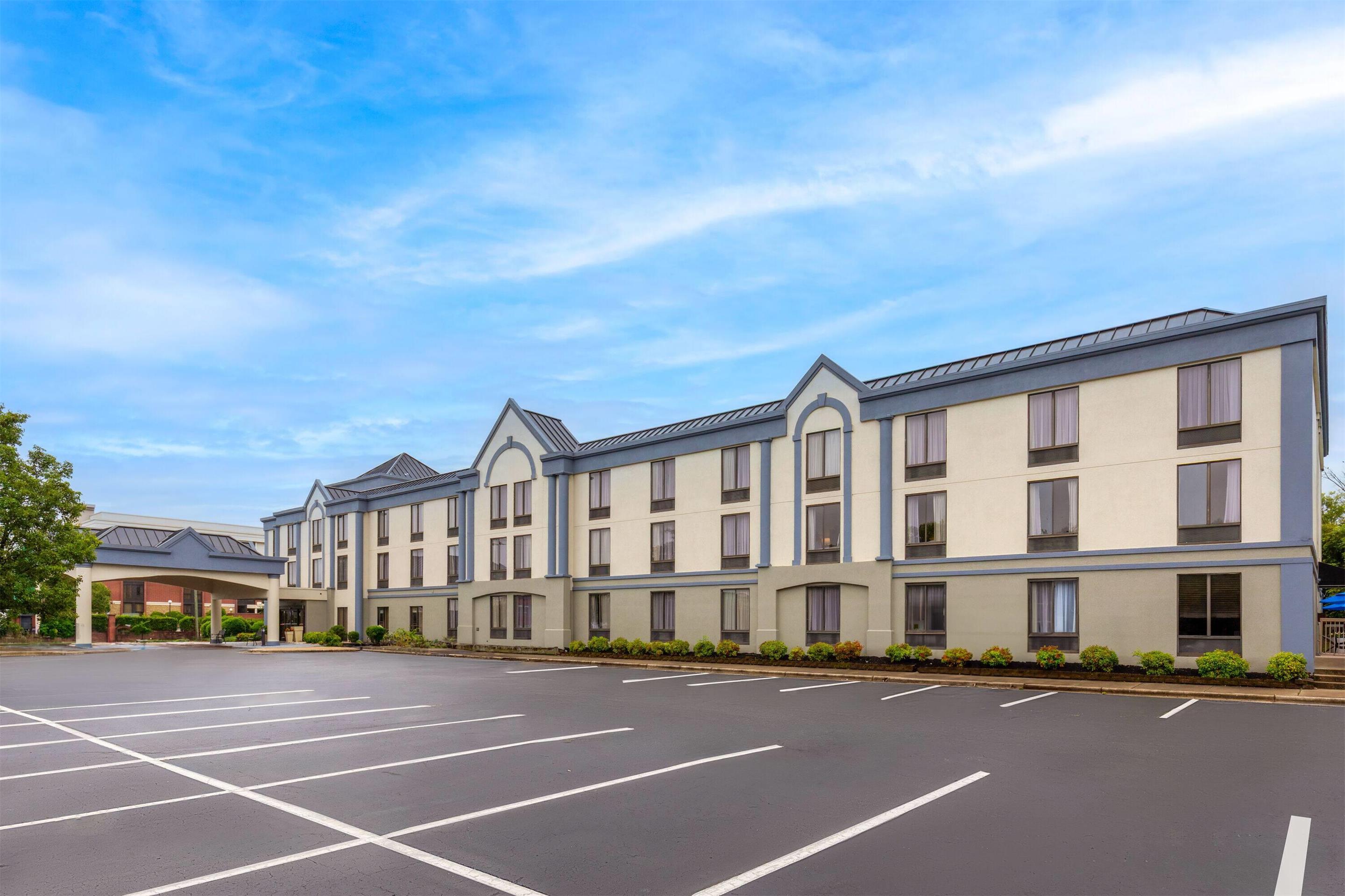Exterior | Wingate by Wyndham Greensboro/Coliseum