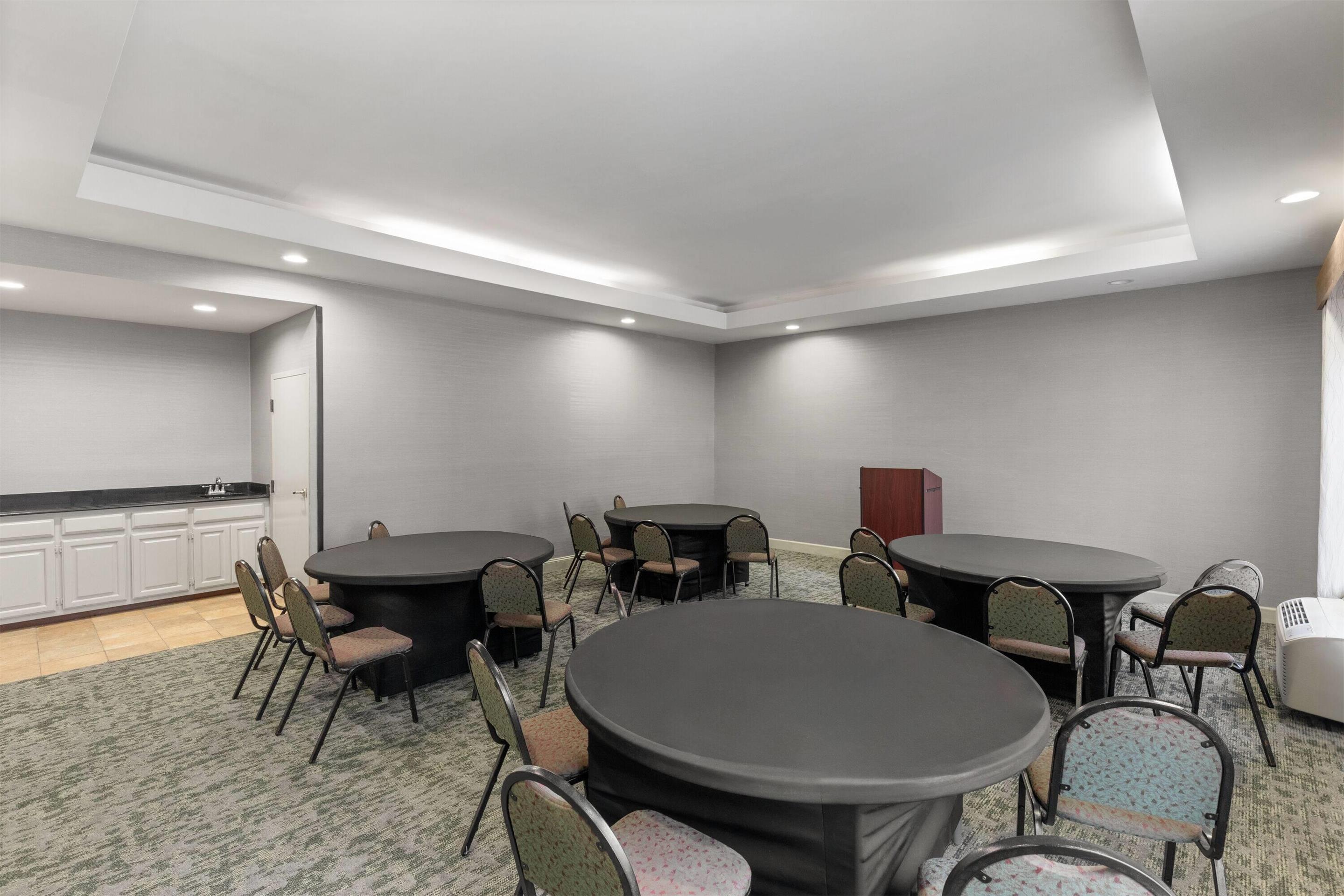 Meeting Room | Wingate by Wyndham Greensboro/Coliseum