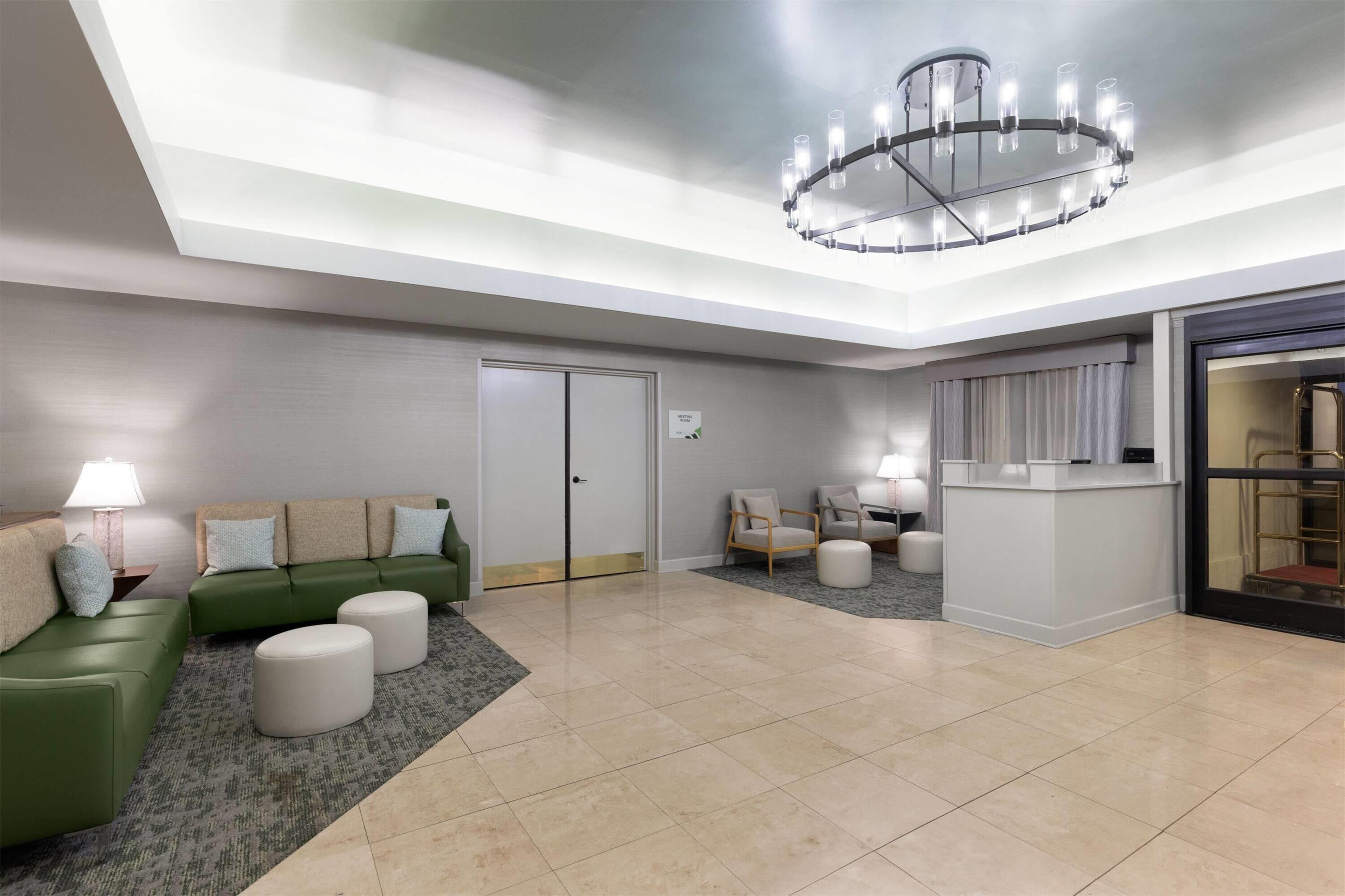Lobby | Wingate by Wyndham Greensboro/Coliseum