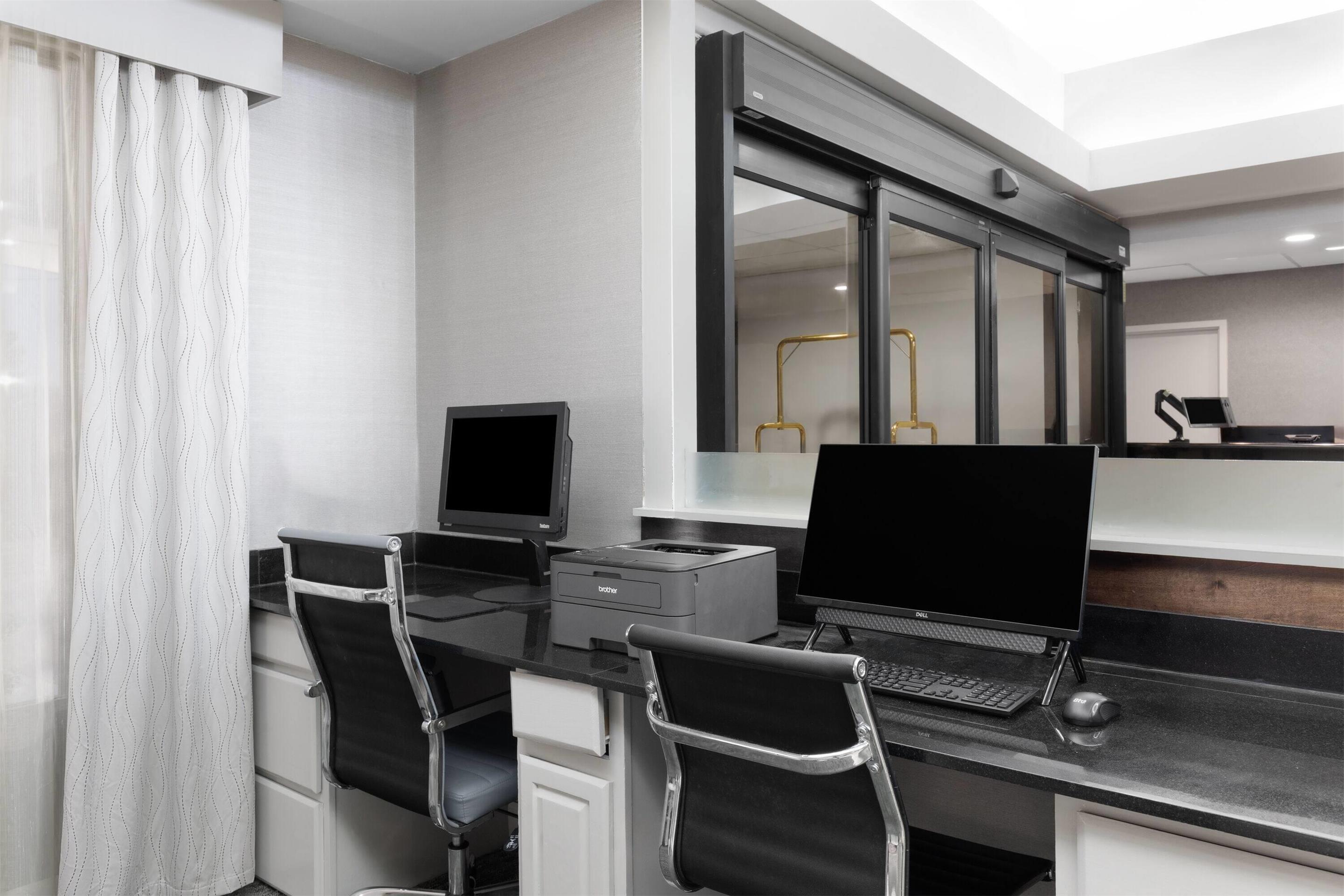 Business Center | Wingate by Wyndham Greensboro/Coliseum