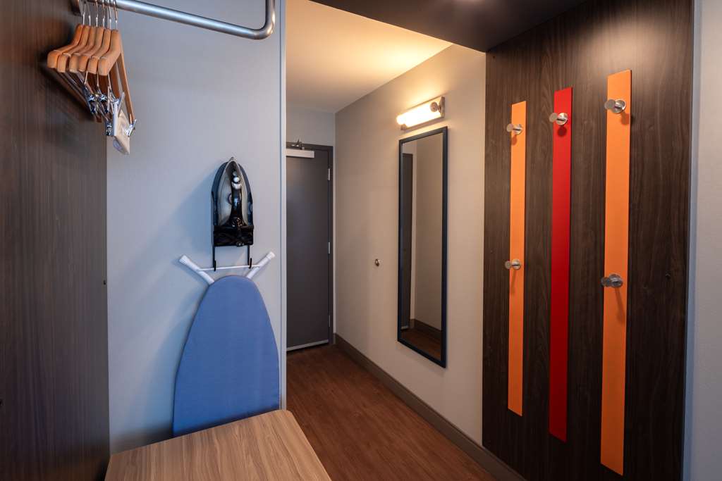 TRU BY HILTON YAKIMA AIRPORT-guestroom-Guest Room,On-Site.jpg