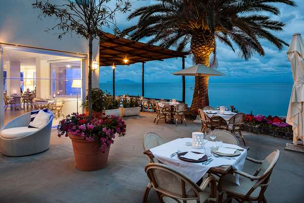 Dining,Dining Area,Restaurant,On-Site
