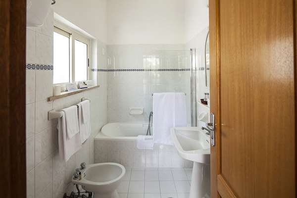 Guest Room,Bathroom,On-Site