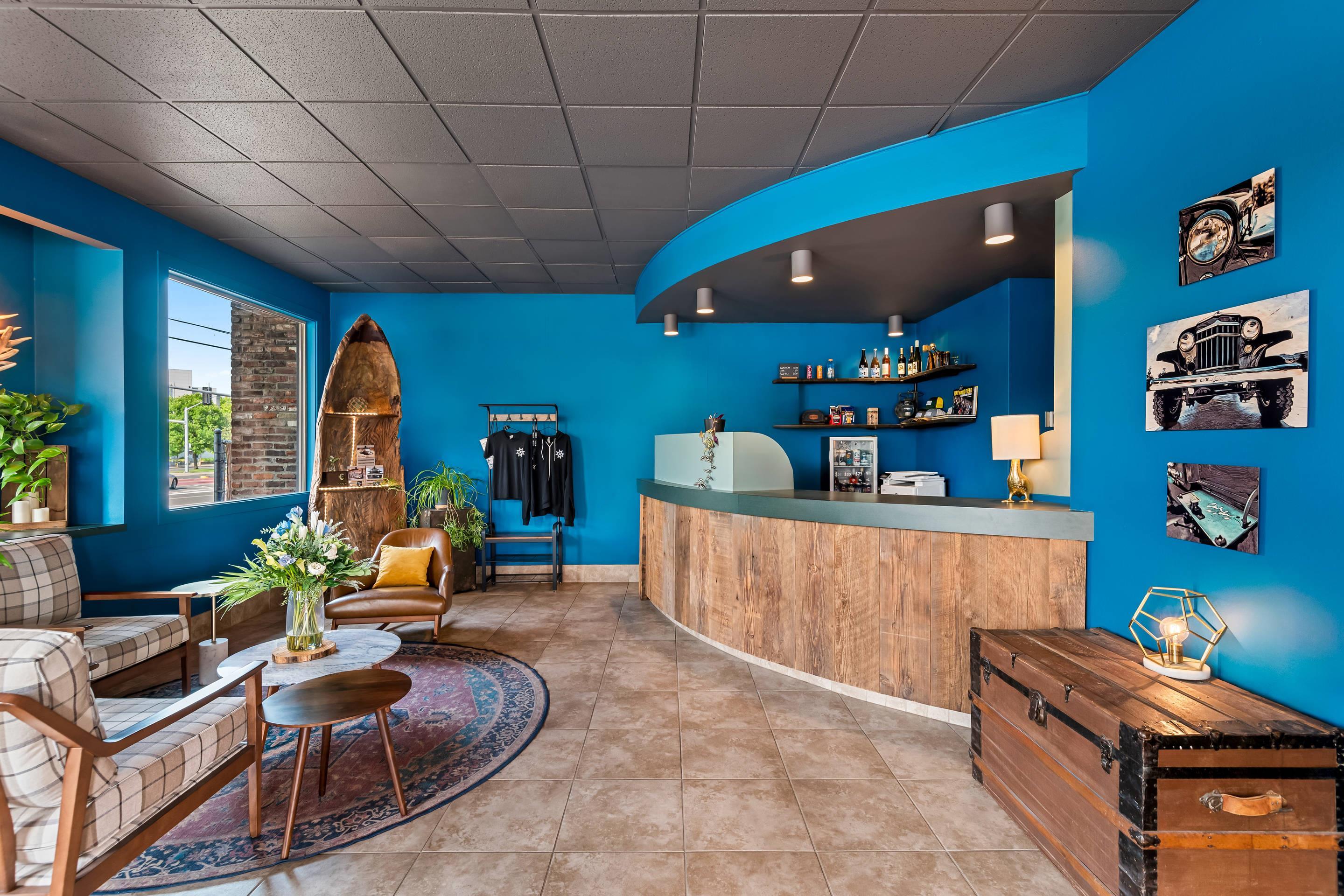 Front desk | The Maverick Hotel Eugene near University