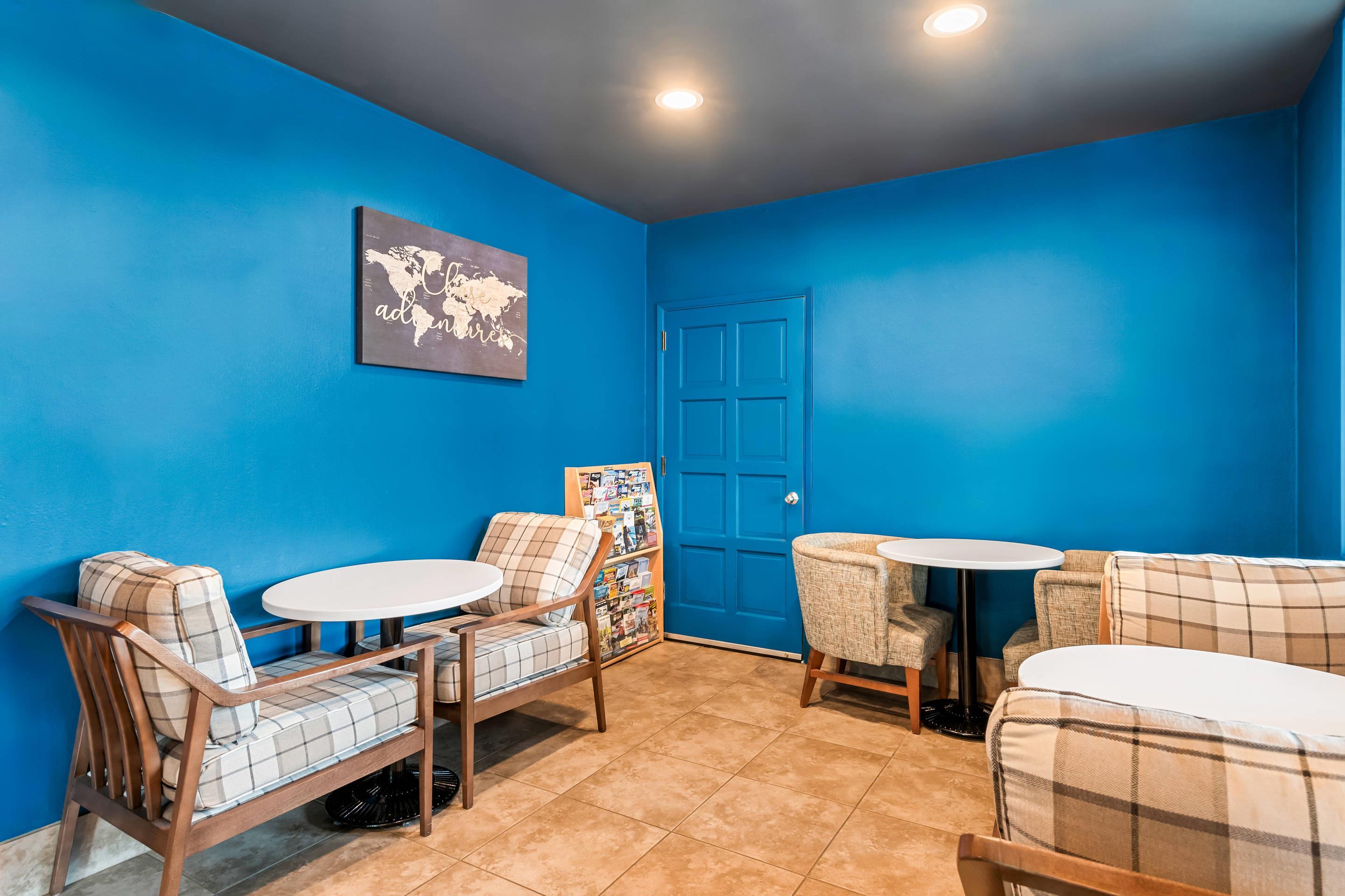 Enjoy breakfast in this seating area | The Maverick Hotel Eugene near University