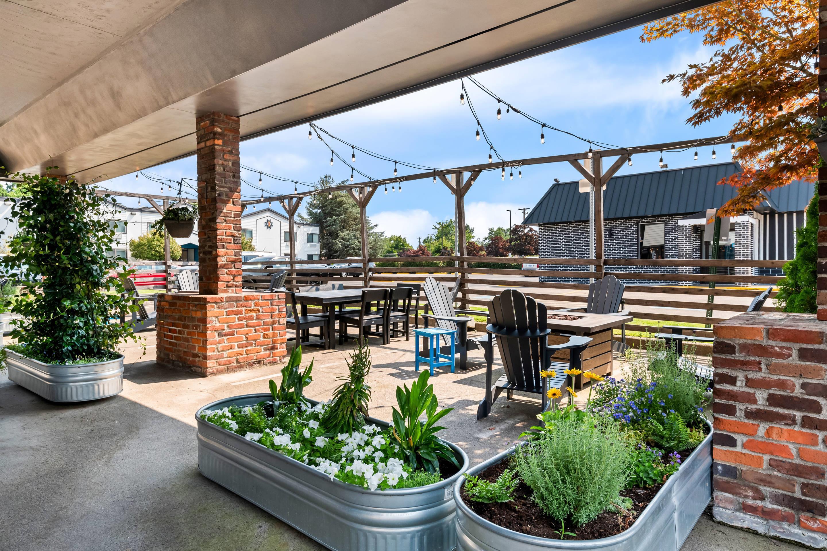 Hotel patio | The Maverick Hotel Eugene near University
