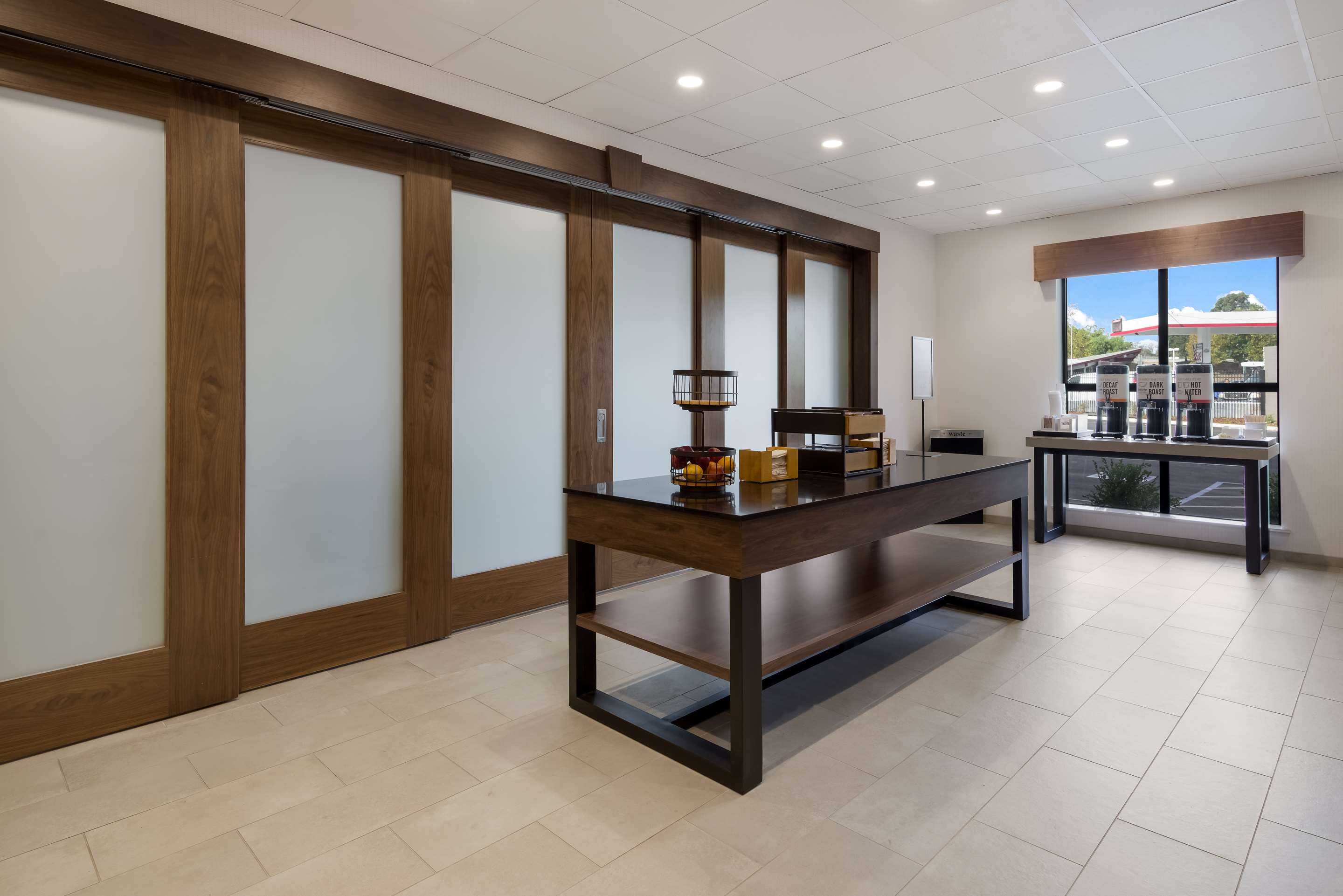 Breakfast Area | Hampton Inn Concord