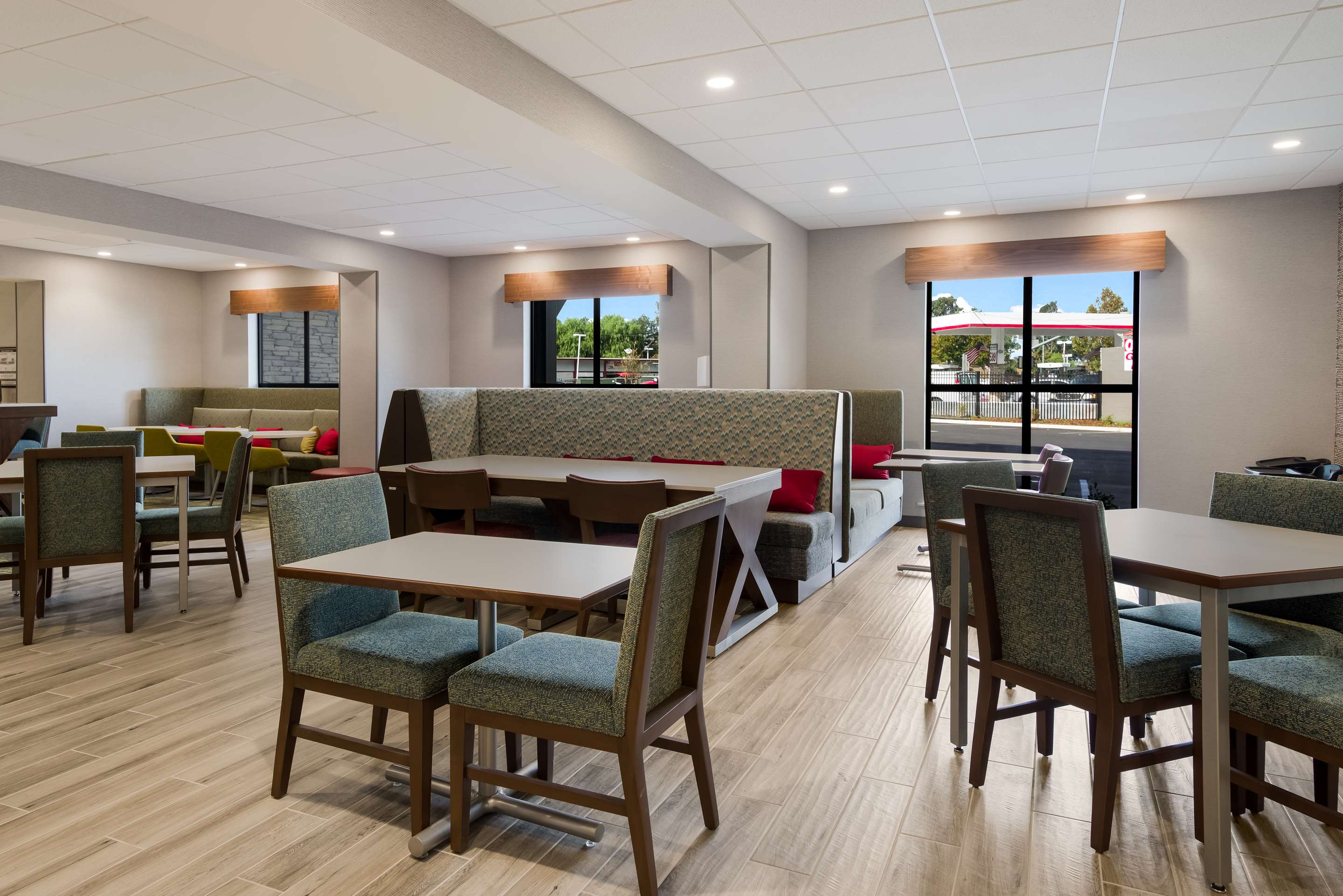 Breakfast Area | Hampton Inn Concord