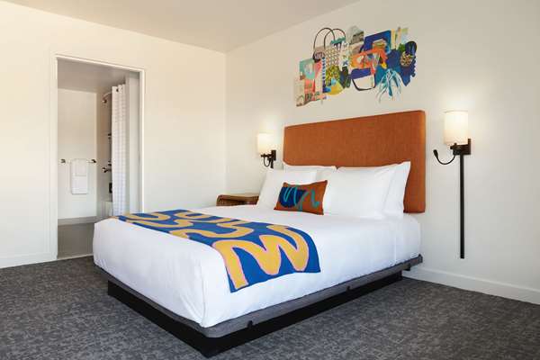 1 KING BED HEARING ACCESSIBLE