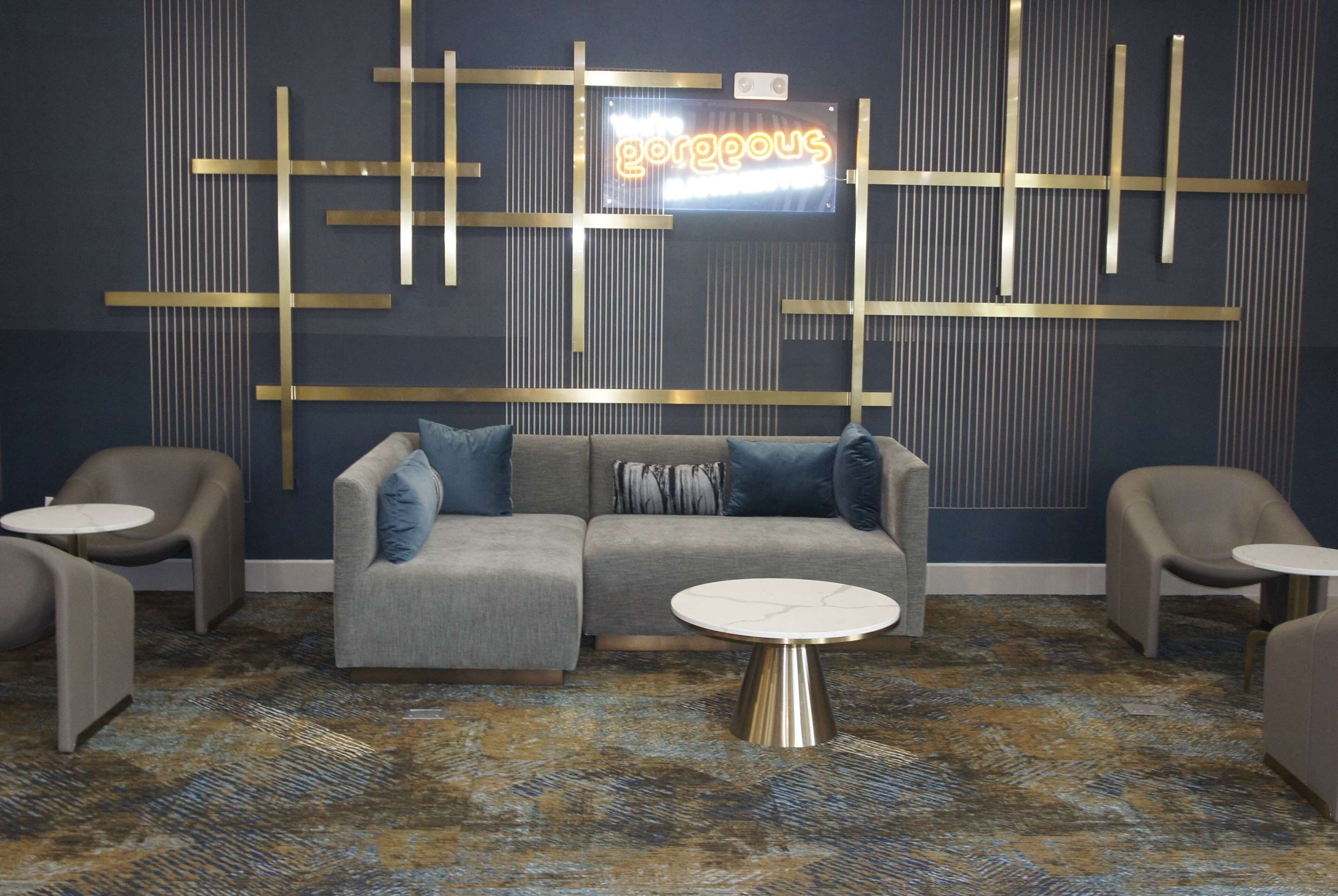 Lobby | La Quinta Inn & Suites by Wyndham Manchester / Arnold AFB