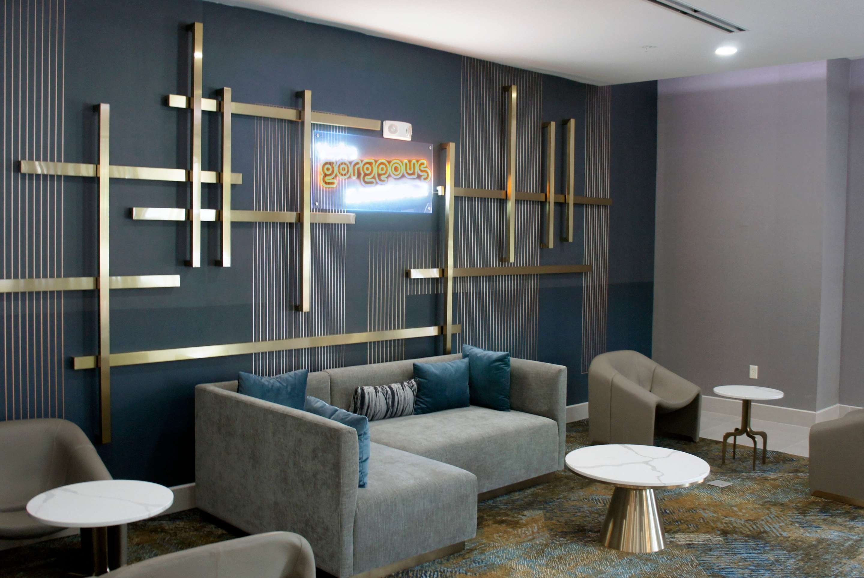 Lobby | La Quinta Inn & Suites by Wyndham Manchester / Arnold AFB