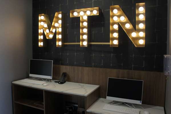 Conference Area - La Quinta Inn & Suites Manchester