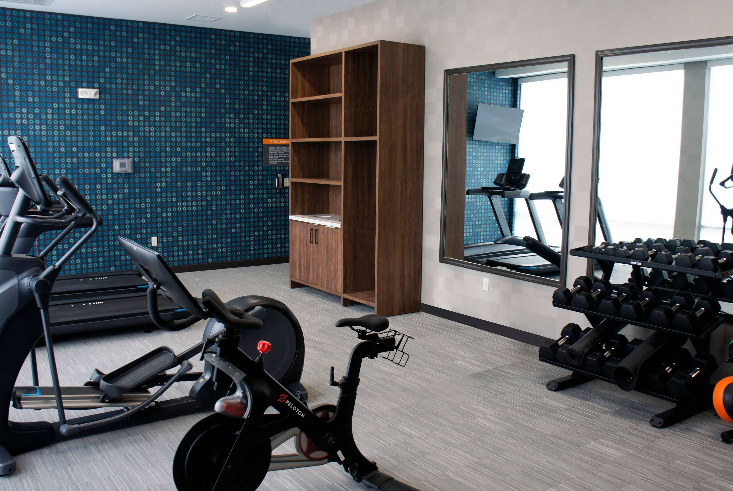 Health club fitness center gym | La Quinta Inn & Suites by Wyndham Manchester / Arnold AFB