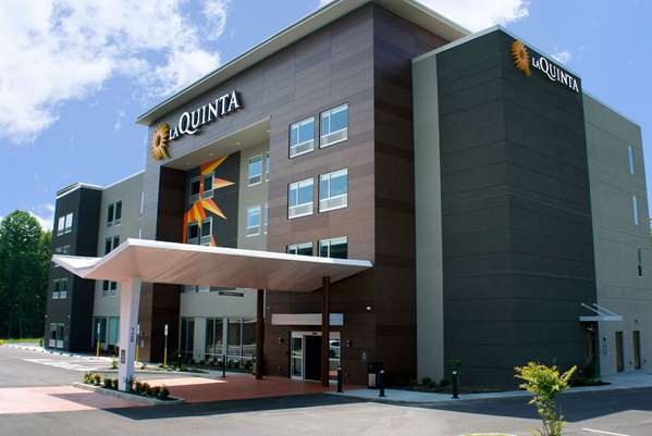 Exterior view - La Quinta Inn & Suites Manchester