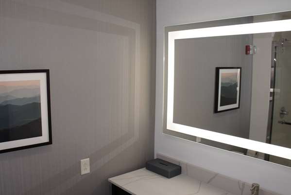  - La Quinta Inn & Suites Manchester