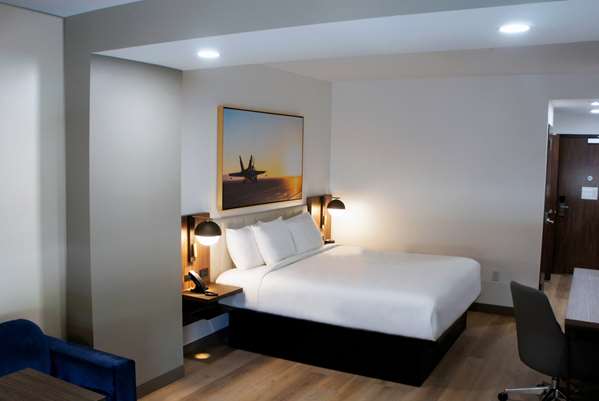  - La Quinta Inn & Suites Manchester