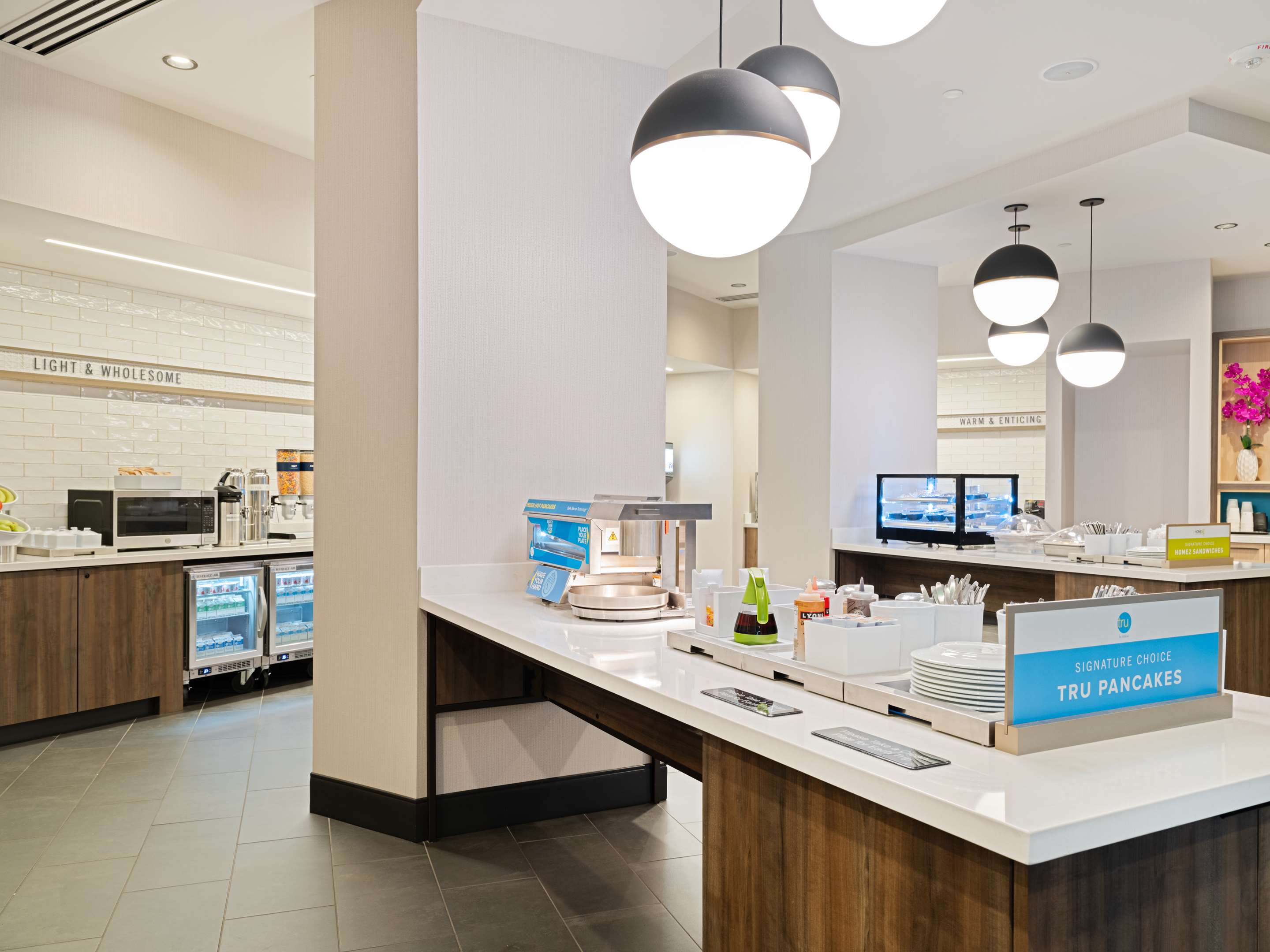 Breakfast Area | Tru By Hilton Atlanta Airport College Park