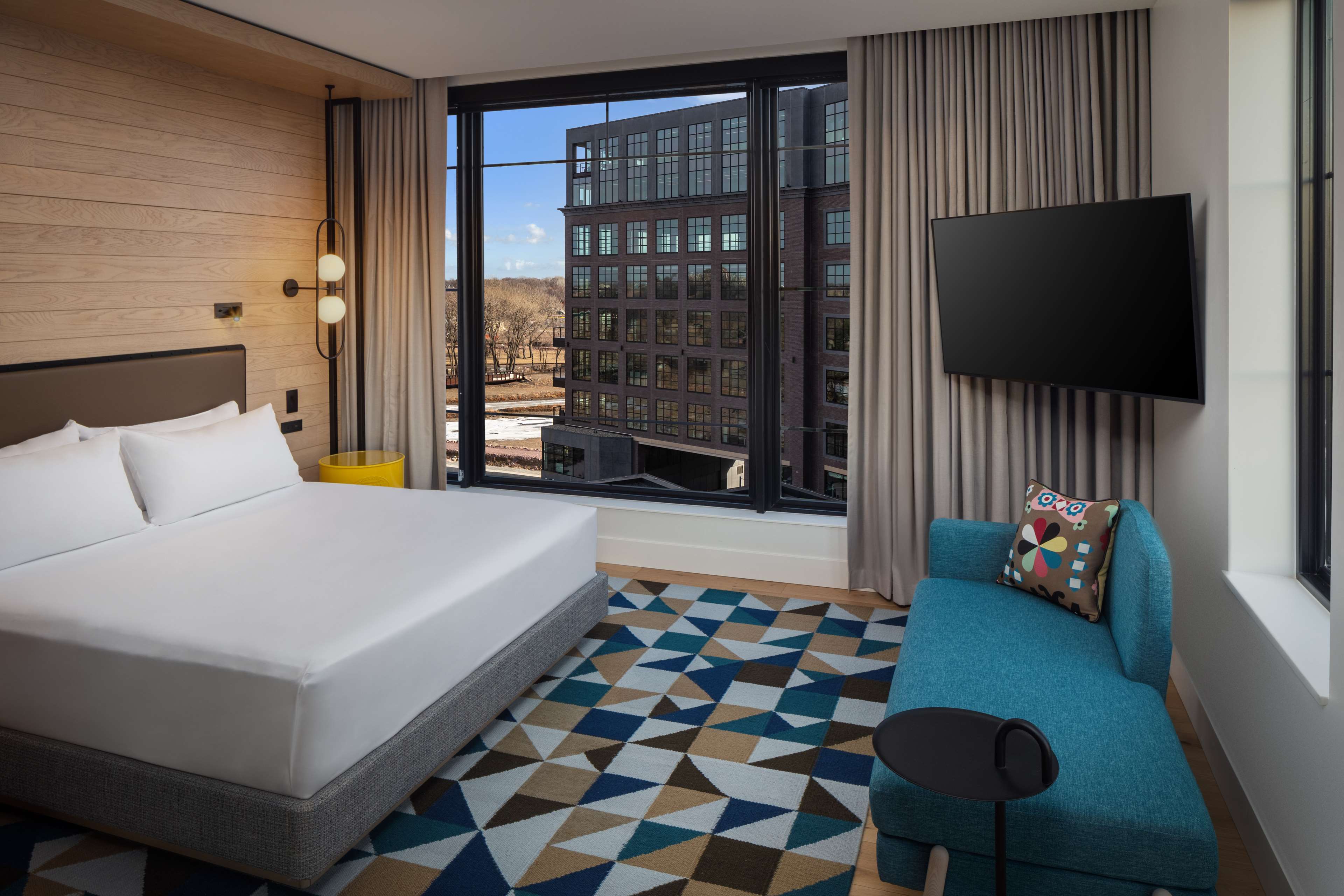 Canopy by Hilton Sioux Falls Downtown Room Type - STEEL DISTRICT VIEW 1 KING
