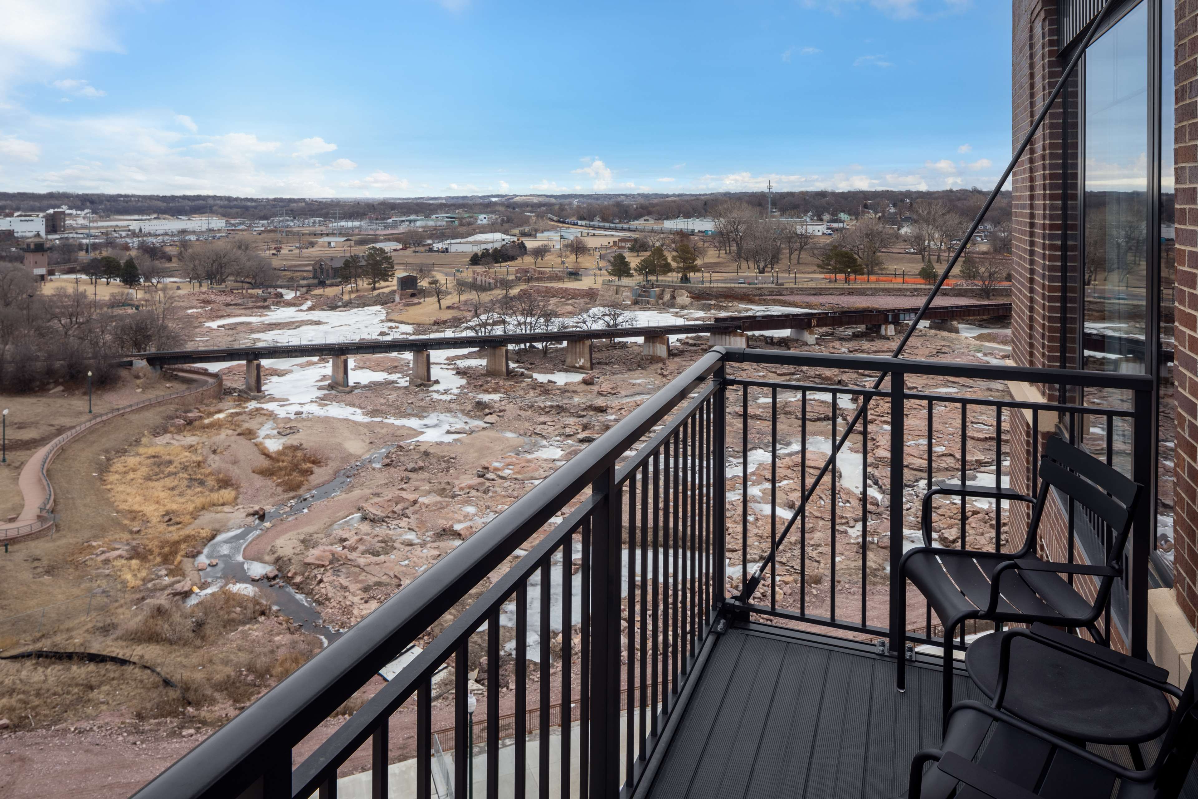 Canopy by Hilton Sioux Falls Downtown Room Type - FALLS PRK VW CRNR K SOFABD