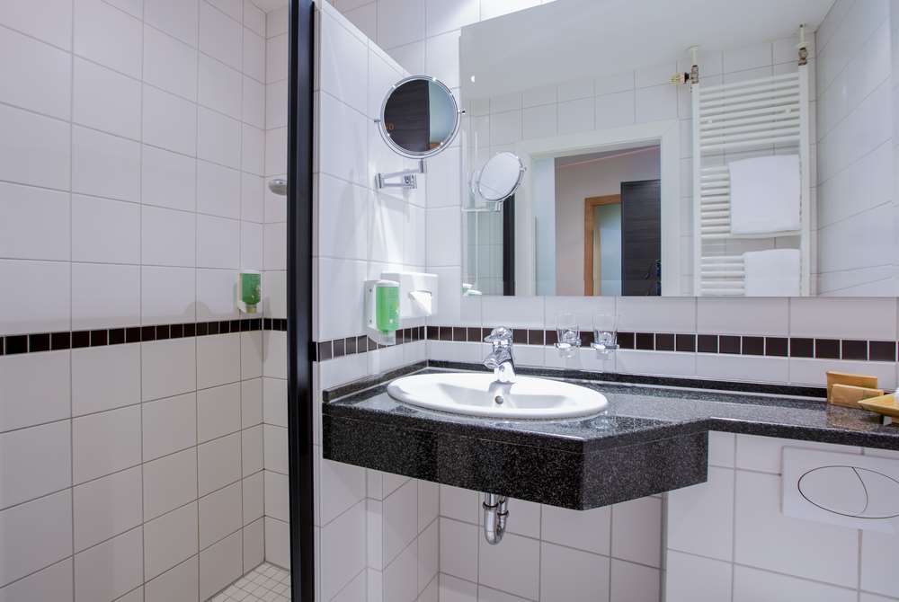 Hotel Landschloss Fasanerie-guestroom-Guest Room,Bathroom,On-Site.jpg
