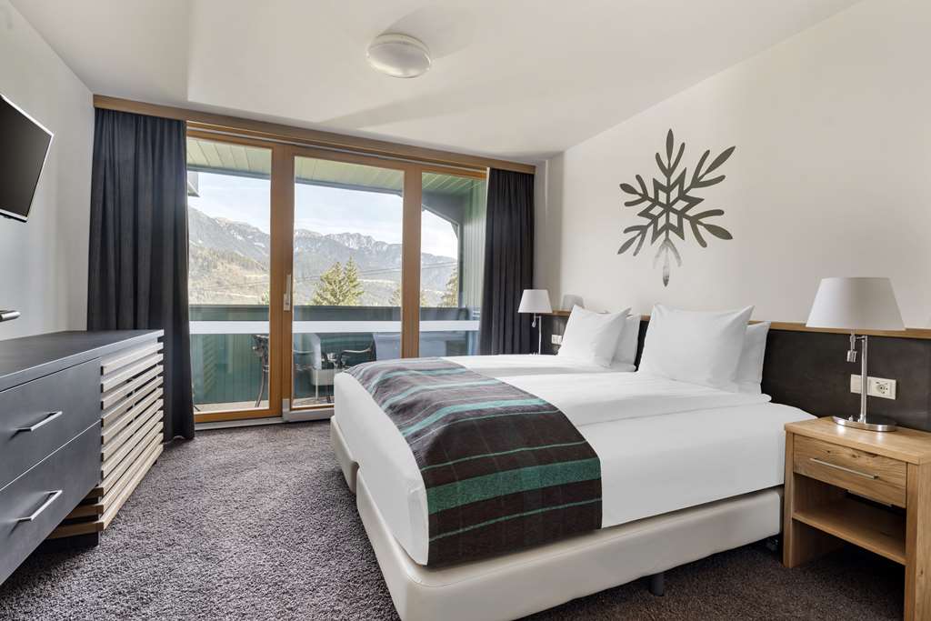 ALPINE CLUB-guestroom-Guest Room,On-Site.jpg