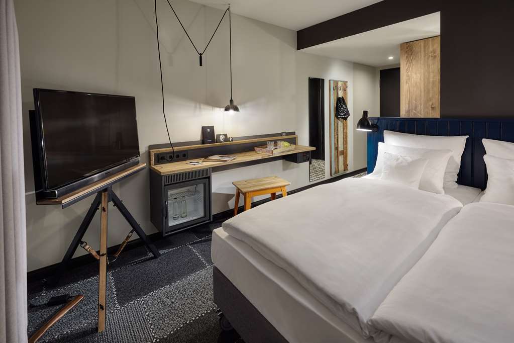 ME AND ALL HOTEL MAINZ-guestroom-Guest Room,On-Site.jpg