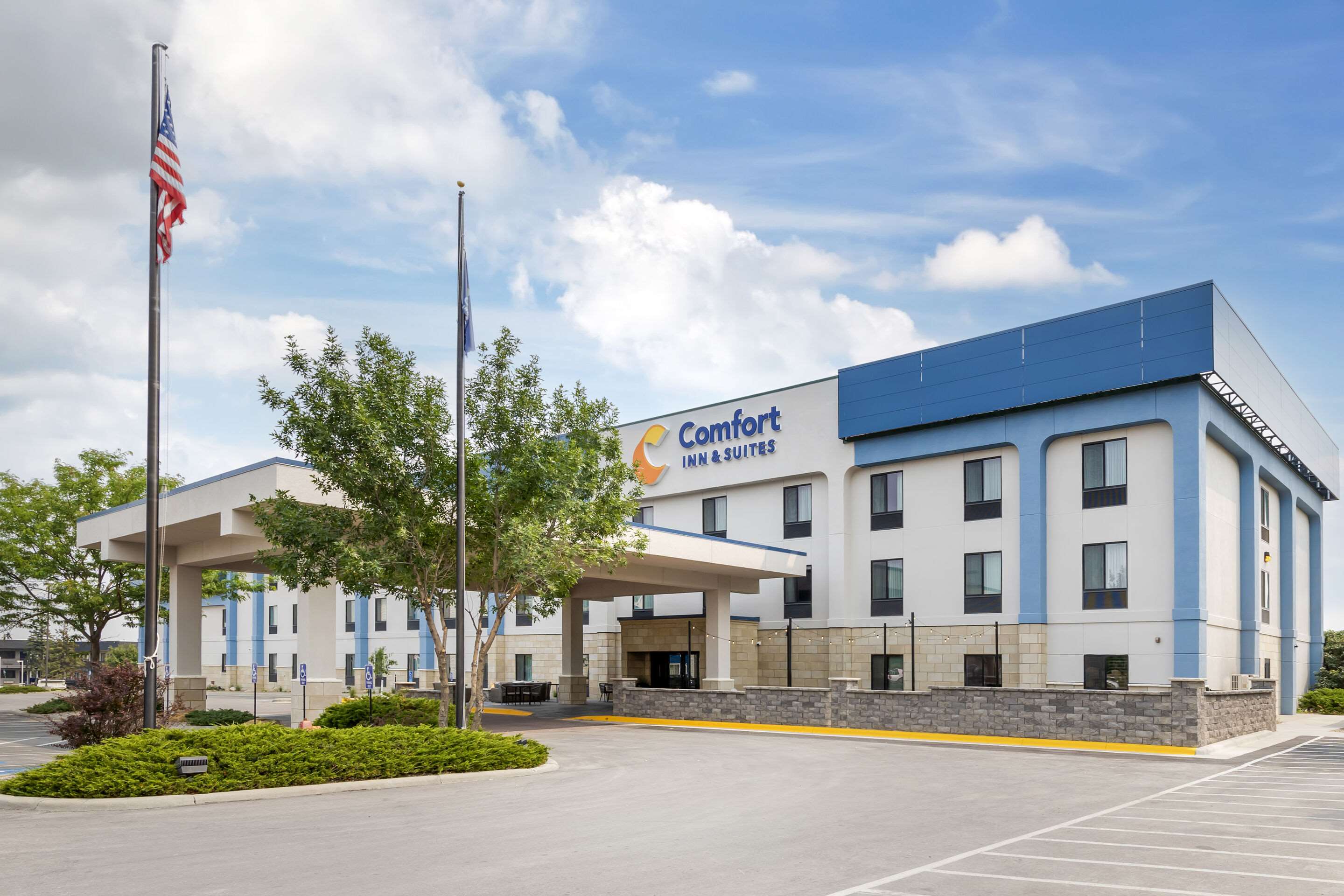 Hotel exterior | Comfort Inn & Suites Rapid City near Mt. Rushmore