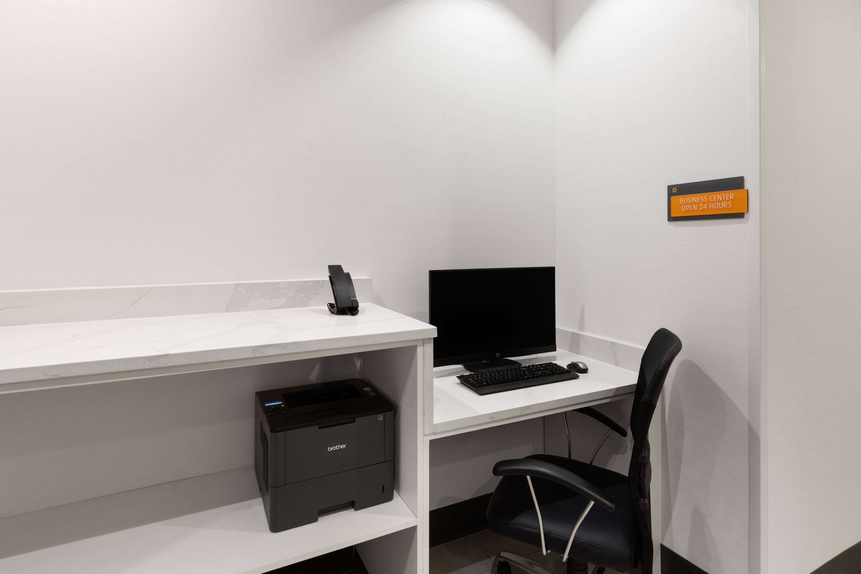 Business Center | La Quinta Inn & Suites by Wyndham Austin Parmer/Tech Ridge