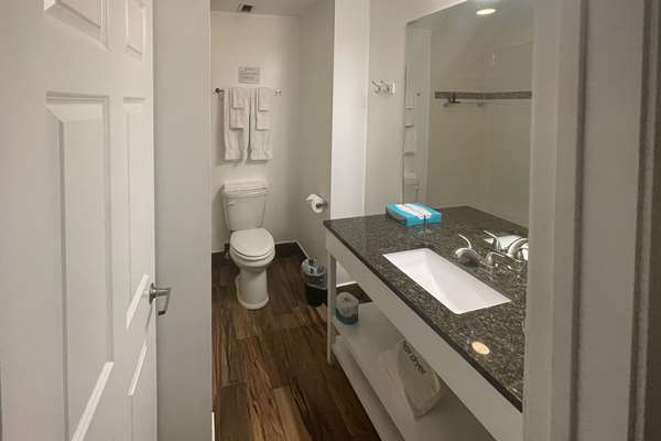  - Inn on the Square Hotel Greenwood