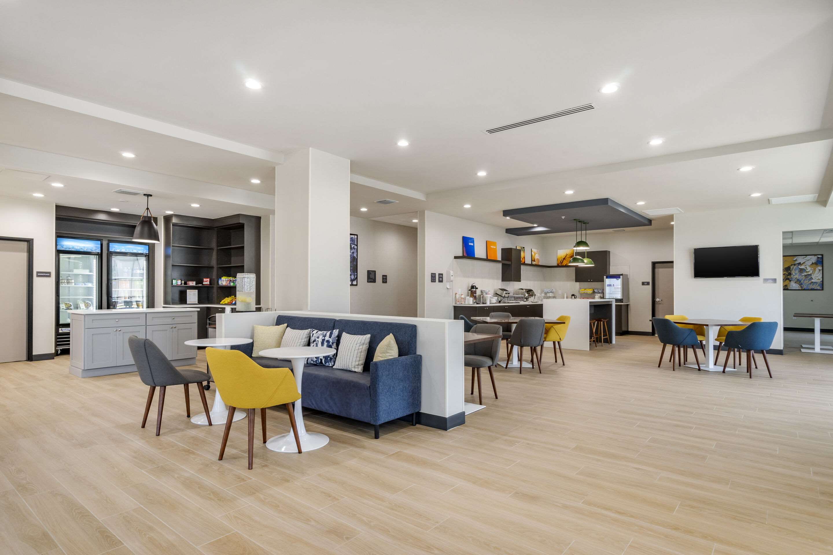 Breakfast area | Comfort Inn & Suites New Port Richey Downtown District