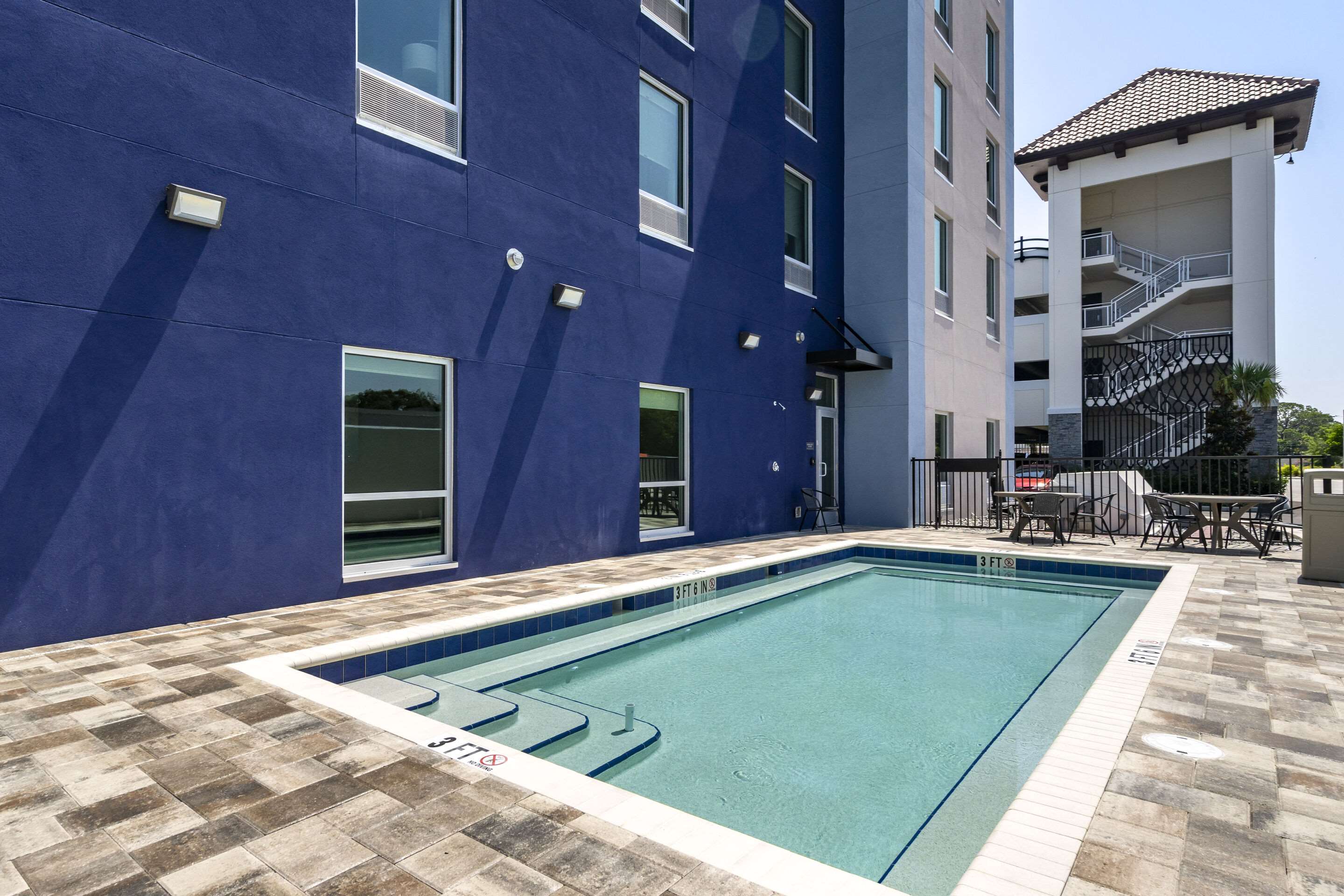 Outdoor pool | Comfort Inn & Suites New Port Richey Downtown District