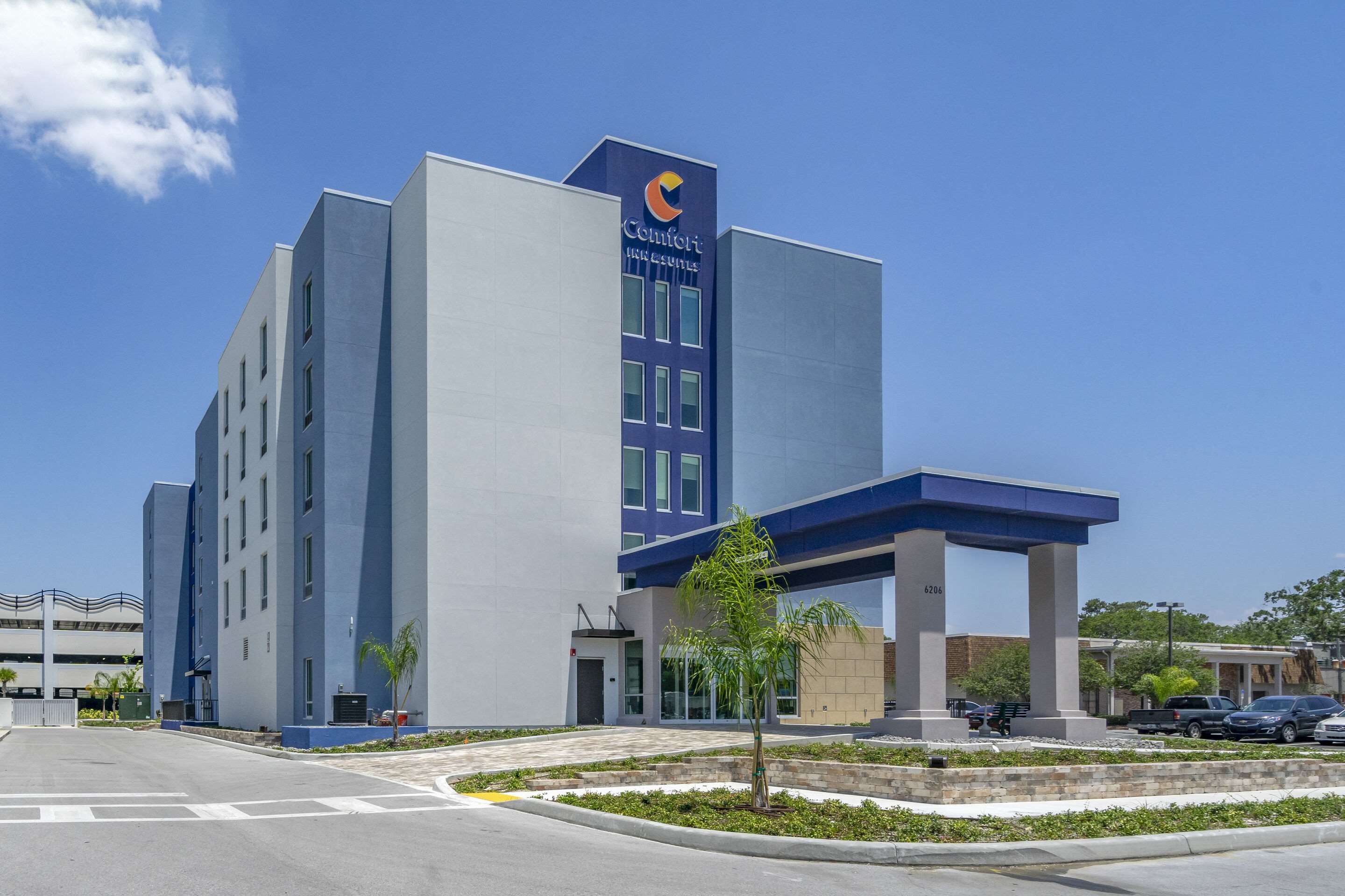 Hotel entrance | Comfort Inn & Suites New Port Richey Downtown District