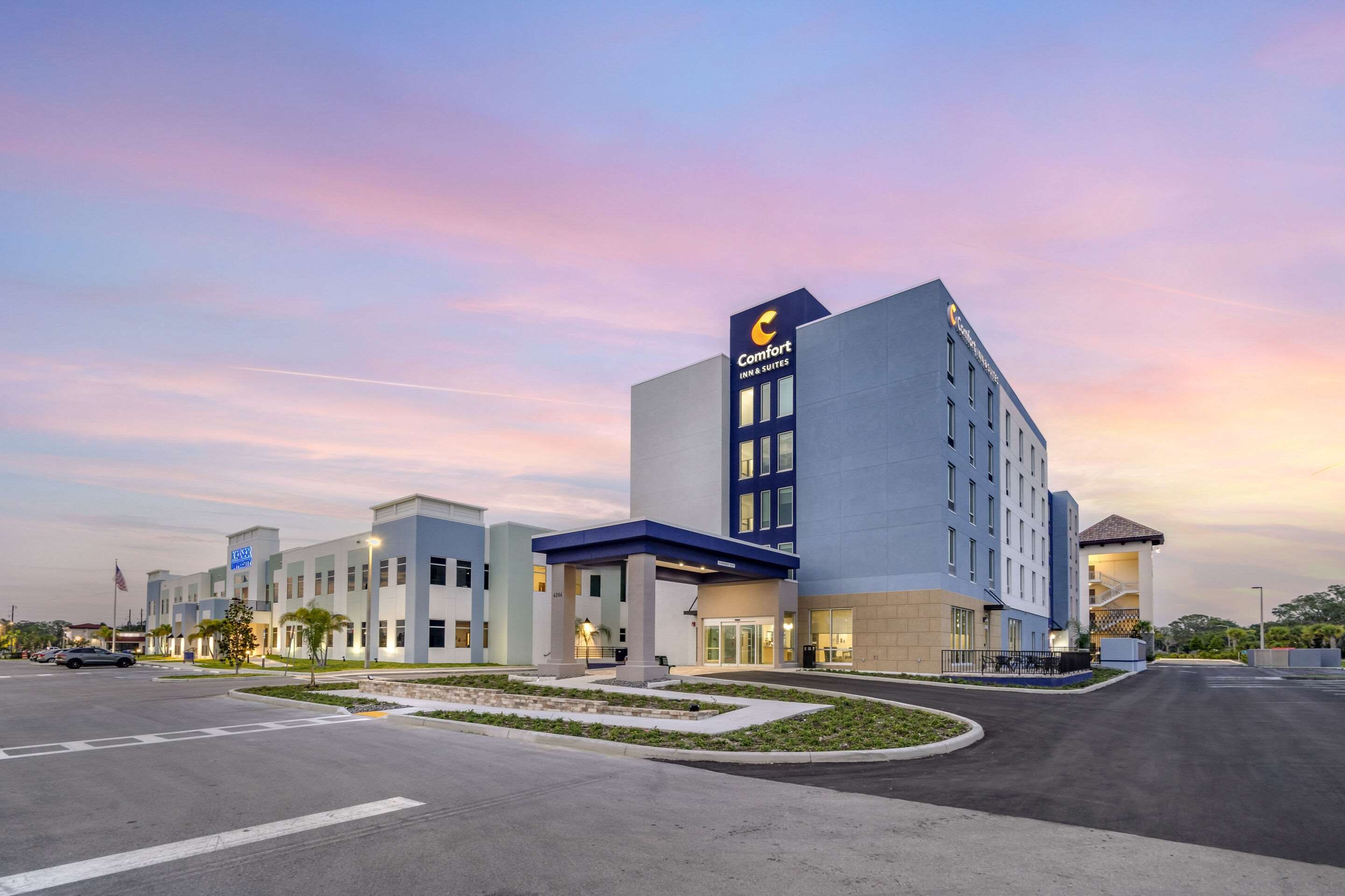 Hotel exterior | Comfort Inn & Suites New Port Richey Downtown District